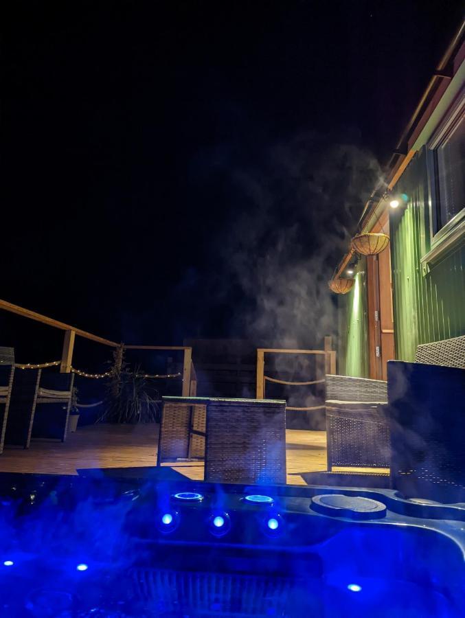 Llanveynoe Bespoke Luxury Huts With Hot Tubs. Located In The Black Mountains. מראה חיצוני תמונה