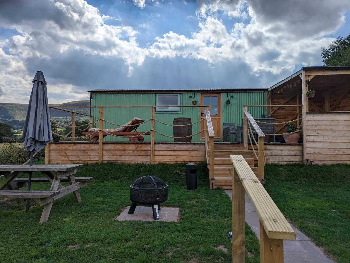 Llanveynoe Bespoke Luxury Huts With Hot Tubs. Located In The Black Mountains. מראה חיצוני תמונה