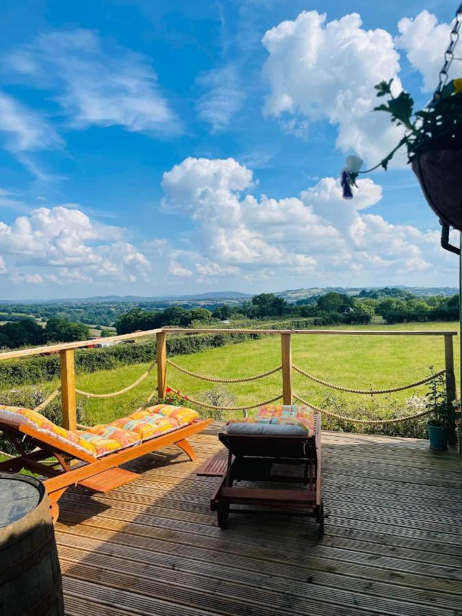 Llanveynoe Bespoke Luxury Huts With Hot Tubs. Located In The Black Mountains. מראה חיצוני תמונה